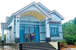 Ngôi làng Bahnar đoàn kết, nghĩa tình