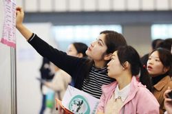 Cuộc tranh đua để có việc ổn định ở Trung Quốc