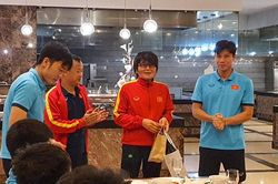 Các tuyển thủ Việt Nam tạm biệt 'thần y' Choi Ju-young