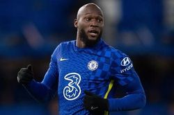 Lukaku không ra sân, sắp bị Chelsea tống ra đường vì phát ngôn 'làm phản'?