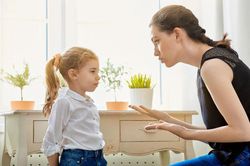 5 điều bố mẹ làm tưởng tốt nhưng hóa ra đang ngầm hại con mỗi ngày, bỏ ngay trước khi quá muộn