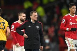 MU thua sốc Wolves, CĐV não nề, nhắn tin chê bai Ronaldo