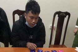 Bắt giữ đối tượng ôm hơn 2.000 viên ma túy bỏ chạy