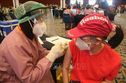 Thêm nhiều nước triển khai tiêm liều tăng cường vaccine ngừa COVID-19