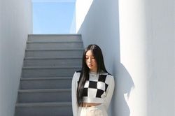 Nàng nào cũng nên có những chiếc áo crop-top này trong tủ đồ mùa đông để tăng vẻ sành điệu