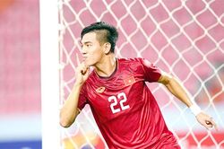 Tiến Linh vượt 'Messi Thái' ở tầm châu lục