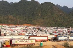 Giải pháp nào để giải tỏa hơn 4.200 xe hàng ùn tắc tại cửa khẩu phía Bắc?