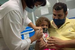Các nước đã triển khai tiêm vaccine ngừa Covid-19 cho trẻ từ 5-11 tuổi thế nào?