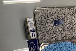 Thu giữ 25kg ma túy và 18kg cần sa qua chuyển phát nhanh