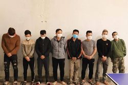 Bắt quả tang 8 con bạc đang say sưa sát phạt nhau