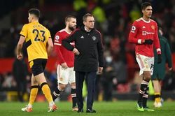Rangnick đang đánh mất phòng thay đồ của MU