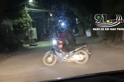 Clip: Nam thanh niên đánh võng trước đầu ô tô, còn hung hăng gây sự với tài xế gây ngán ngẩm