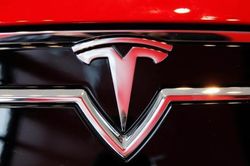 Thế giới thiếu chip, vì sao Tesla có thể giao lượng xe kỷ lục trong năm 2021?