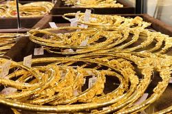 Giá vàng hôm nay tăng vọt vì Omicron