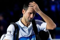 Úc tạm hoãn trục xuất Novak Djokovic