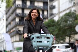 Thị trưởng Paris Anne Hidalgo và cuộc đua Tổng thống Pháp năm 2022: Mang giấc mơ xanh phủ quanh nước Pháp