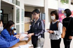 Nhiều trường Đại học ở TP HCM cho sinh viên đến trường sau Tết