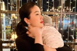 Bảo Thy bế con đi nhà hàng, vừa cho con bú xong bị 'chụp lén', nữ ca sĩ chỉ đích danh người 'chụp lén'