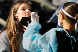 Làn sóng Covid-19 mới tại Mỹ: Nhiều khó khăn đang đặt ra