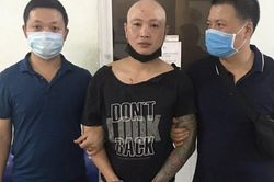 Nổ súng, đập kính ô tô vây bắt đối tượng giết người trốn truy nã gần 11 năm