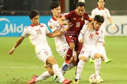 Bóng đá Việt Nam hôm nay: Cầu thủ Việt Nam ngại thay đổi. Đội tuyển Malaysia bị điều tra