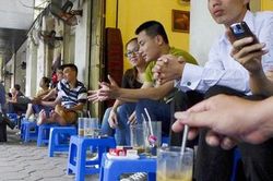 Hàng ăn uống nhiều phường ở trung tâm Hà Nội được bán hàng tại chỗ