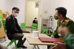 Nghi vấn 3 kẻ xông vào căn hộ ở Linh Đàm xịt hơi cay, trói chủ nhà cướp điện thoại