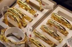 Giá vàng biến động thất thường, chưa có yếu tố hỗ trợ phục hồi