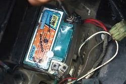 Có cần thay ắc quy khi xe máy để lâu không chạy?