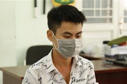 Giả Công an cưỡng đoạt tài sản của gái mại dâm