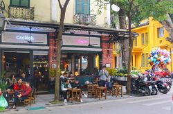 Hình ảnh: Nhiều phường ở quận Hoàn Kiếm, Hà Nội cho phép một số dịch vụ hoạt động trở lại