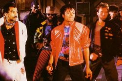 Ca khúc 'Beat It' của Michael Jackson: Lùi lại một bước, trời cao biển rộng
