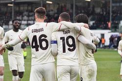 Venezia 0-3 Milan: Theo Hernandez tỏa sáng, Milan lên đỉnh bảng Serie A