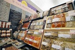 Hàn Quốc: Thổi sức sống cho kinh tế địa phương bằng... tăng giá quà tặng