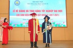 Giáo dục Tin tức giáo dục Trường đại học Kinh tế trao bằng cho hơn 800 thạc sĩ, cử nhân