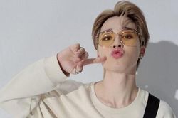Bàn chân vàng Jimin BTS: Check in ở đâu, ở đó nổi như cồn