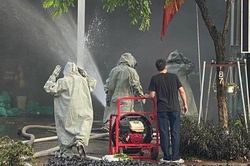 Khẩn cấp sơ tán dân nghi rò rỉ khí gas ở cơ sở sản xuất nước đá