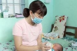 Bé trai sơ sinh bị bỏ trong túi nilon đen ở nghĩa trang