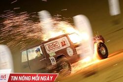 Xem dàn ô tô độ động cơ siêu khủng leo đồi cát trong tích tắc