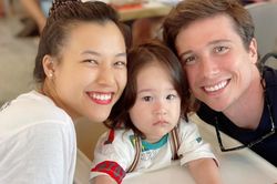 MC Hoàng Oanh muốn đưa chồng Tây và quý tử định cư ở Việt Nam