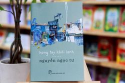 Đọc 'Hong tay khói lạnh' của Nguyễn Ngọc Tư: 'Nhiều kẻ đã quên ngoái lại nhìn đất quê'