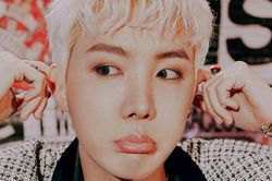 J-Hope BTS đã 'tám' chuyện gì với ARMY trên Weverse?