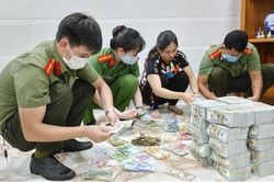 Thu giữ lượng tiền, vàng 'khủng' vụ mua bán vàng nhập lậu từ Campuchia