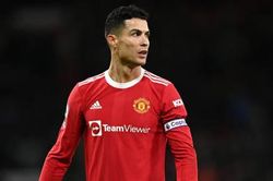 Vì sao Ronaldo vắng mặt ở trận MU thắng Aston Villa?