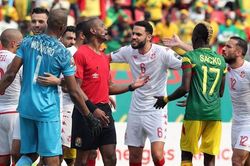Trọng tài gây sốc khi thổi hết giờ ở phút... 85 tại CAN 2022