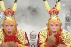 Tây Du Ký 1986: Clip hiếm cảnh hậu trường 2 Mỹ Hầu Vương thật giả phân tài cao thấp