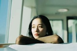 Chồng đưa bạn về nhà uống rượu, nửa đêm tôi thức dậy đi vệ sinh thì run rẩy khi thấy bóng đen bước ra từ phòng chị dâu