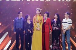 Bố của Thùy Tiên tất bật đi làm tài xế, xin nghỉ làm sớm để đến chúc mừng con gái