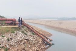 Đẩy nhanh tiến độ lấy nước gieo cấy vụ xuân