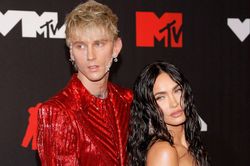 Machine Gun Kelly và Megan Fox đính hôn